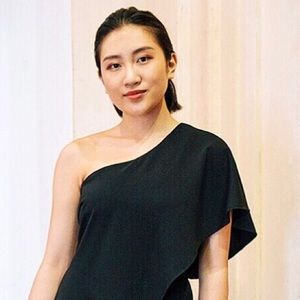 Meet your Posher, Leslie