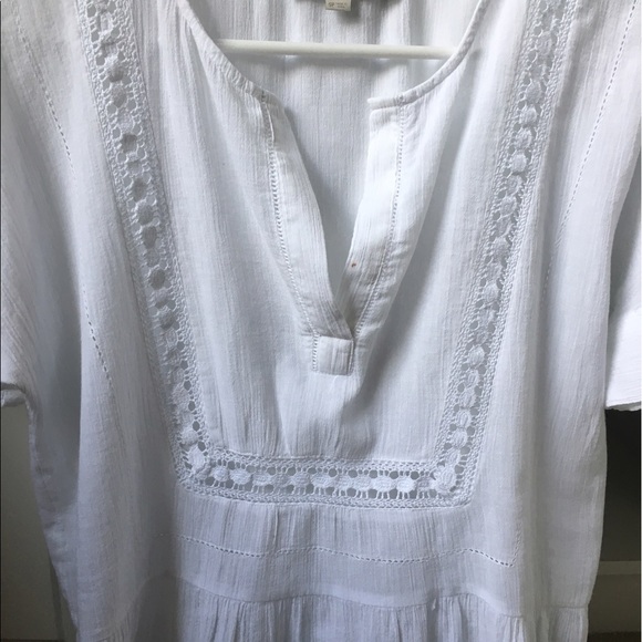 LOFT Tops - LOFT Embroidered White Top LOFT Tops - LOFT Embroidered White Top