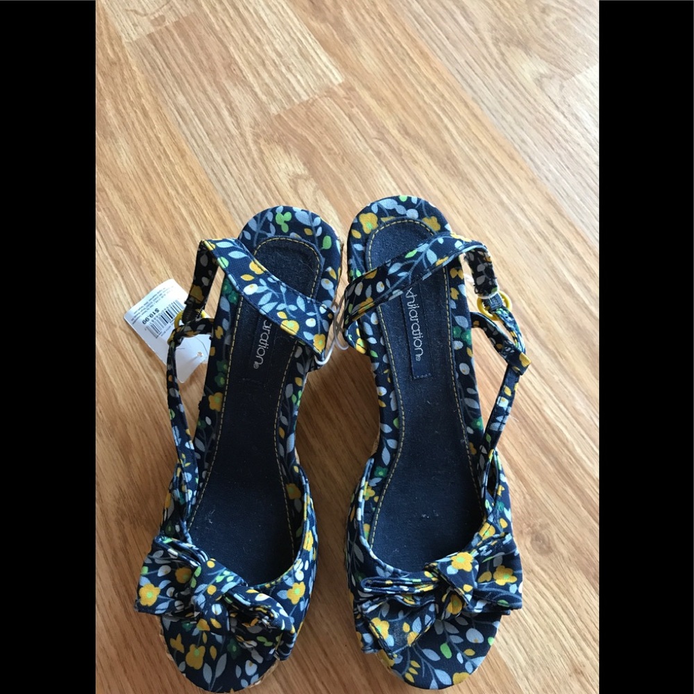 Floral wedges