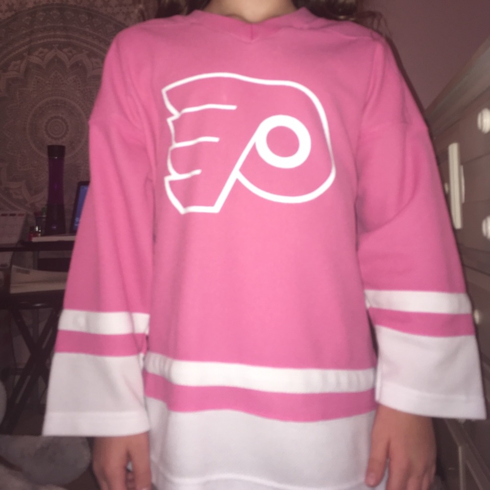 I'm selling a flyers jersey