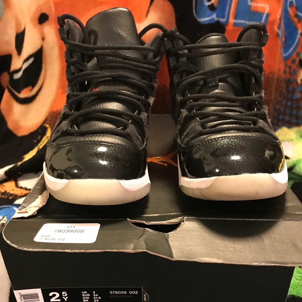 Jordans retro  11 size 2.5