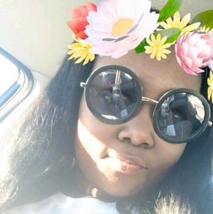 Meet your Posher, Ajada