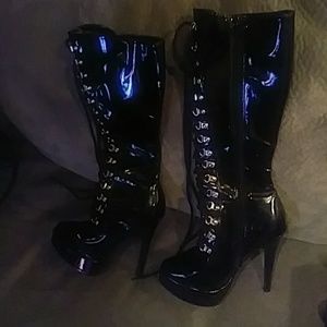 LACE-UP PLATFORM HEELED PATTEN LEATHER BOOTS