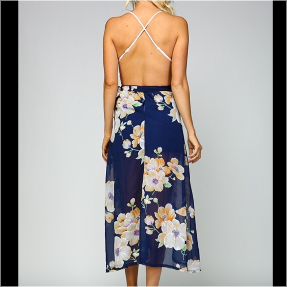 *LAST ONE* White Crochet Halter & Floral Dress - Picture 2 of 8