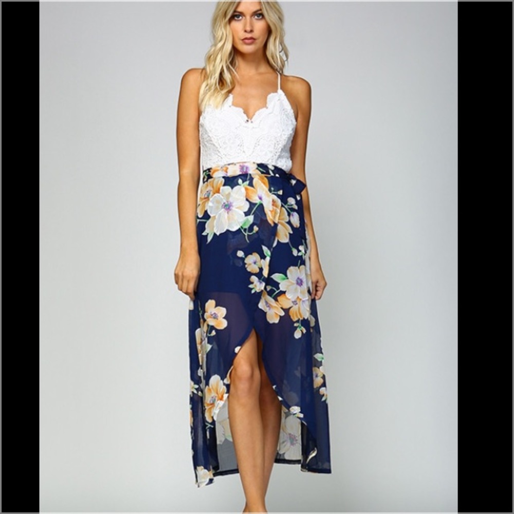 *LAST ONE* White Crochet Halter & Floral Dress - Picture 6 of 8