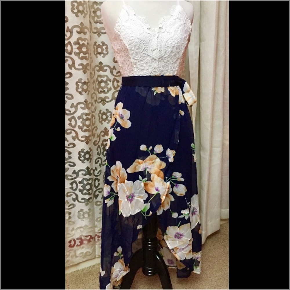 *LAST ONE* White Crochet Halter & Floral Dress - Picture 7 of 8