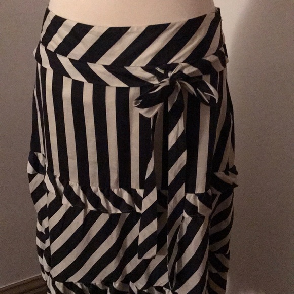 Classic Black&white stripe skirt by Ann Taylor - Picture 2 of 3