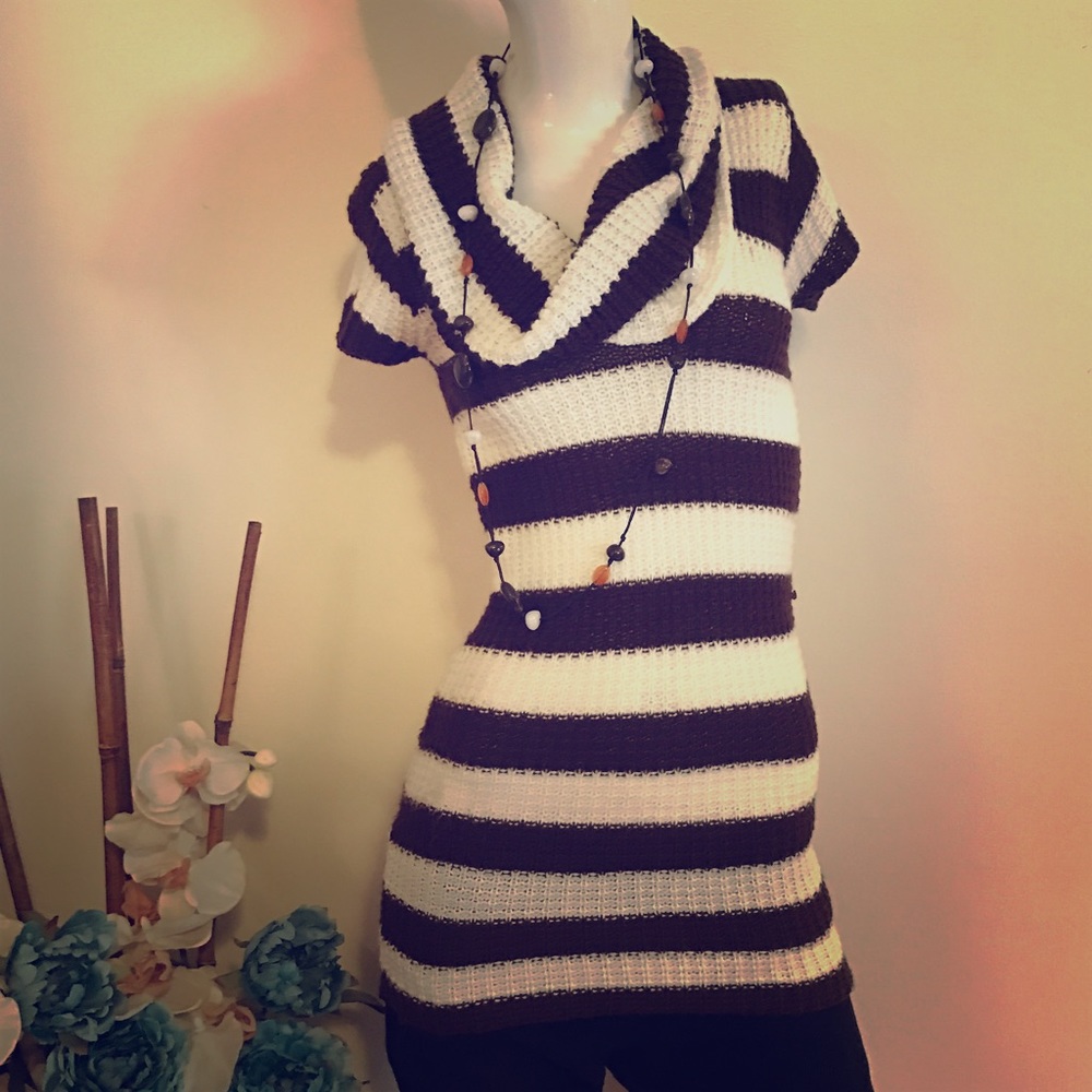 🎉🎉 flash sale Crew neck sweater brown & white