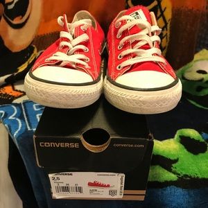 Red converse size 2.5