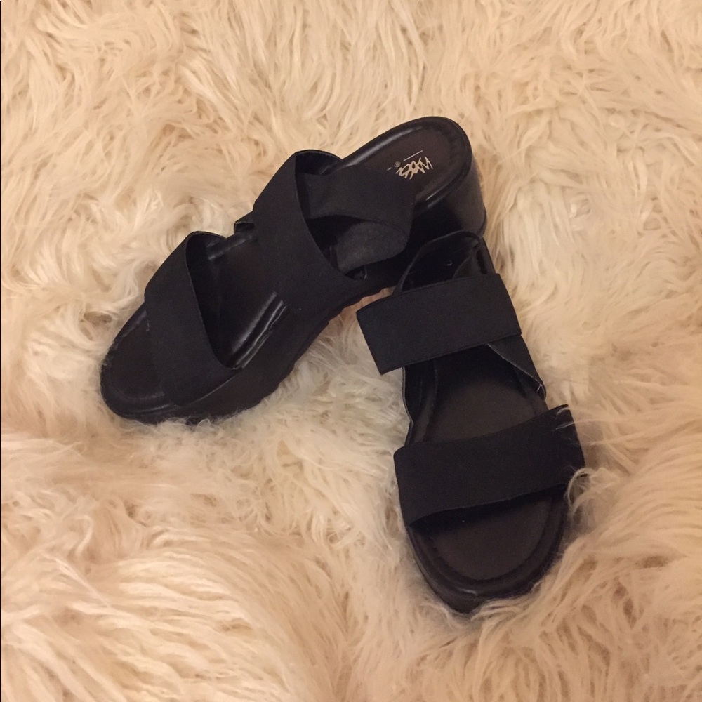 Black 90s style platforms!