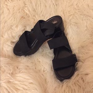 Black 90s style platforms!