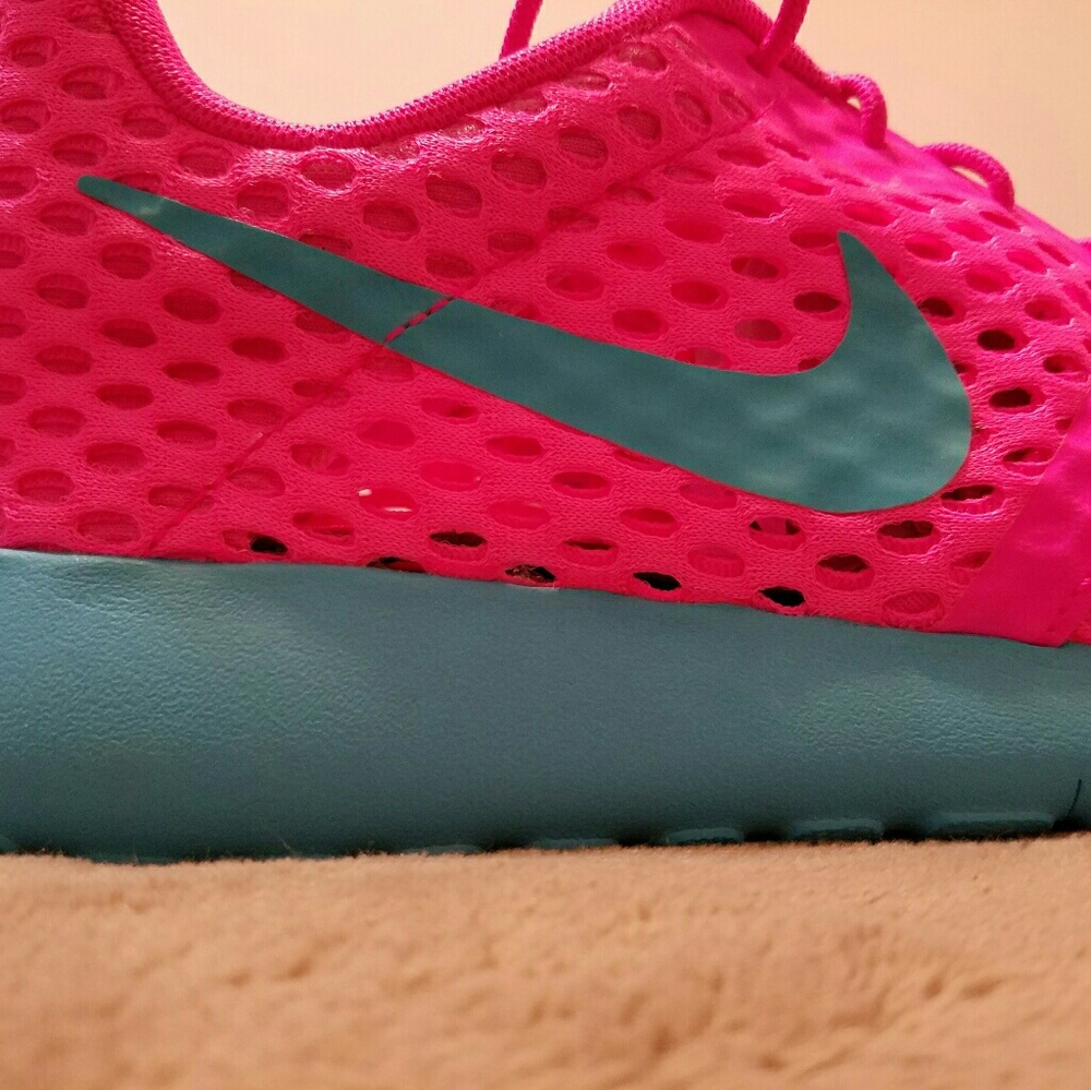 Nike Woman's Shoe - NWOB