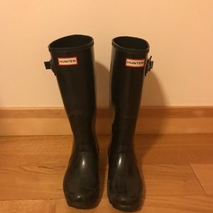 Women's glossy hunter rain boots size 7