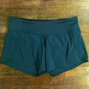 Lululemon run times short! good as new