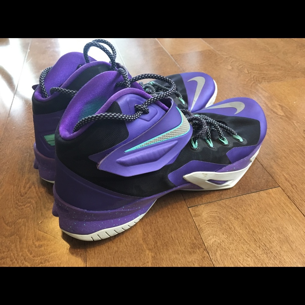 Nike Lebron Soldier VIII