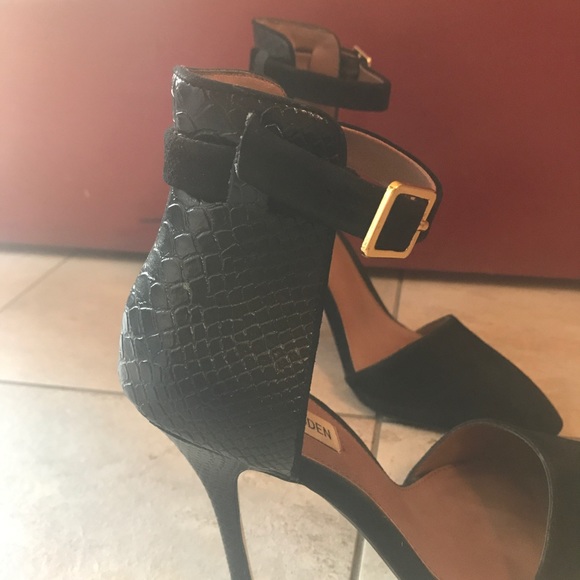 Sexy Steve Madden Heels - Picture 2 of 3