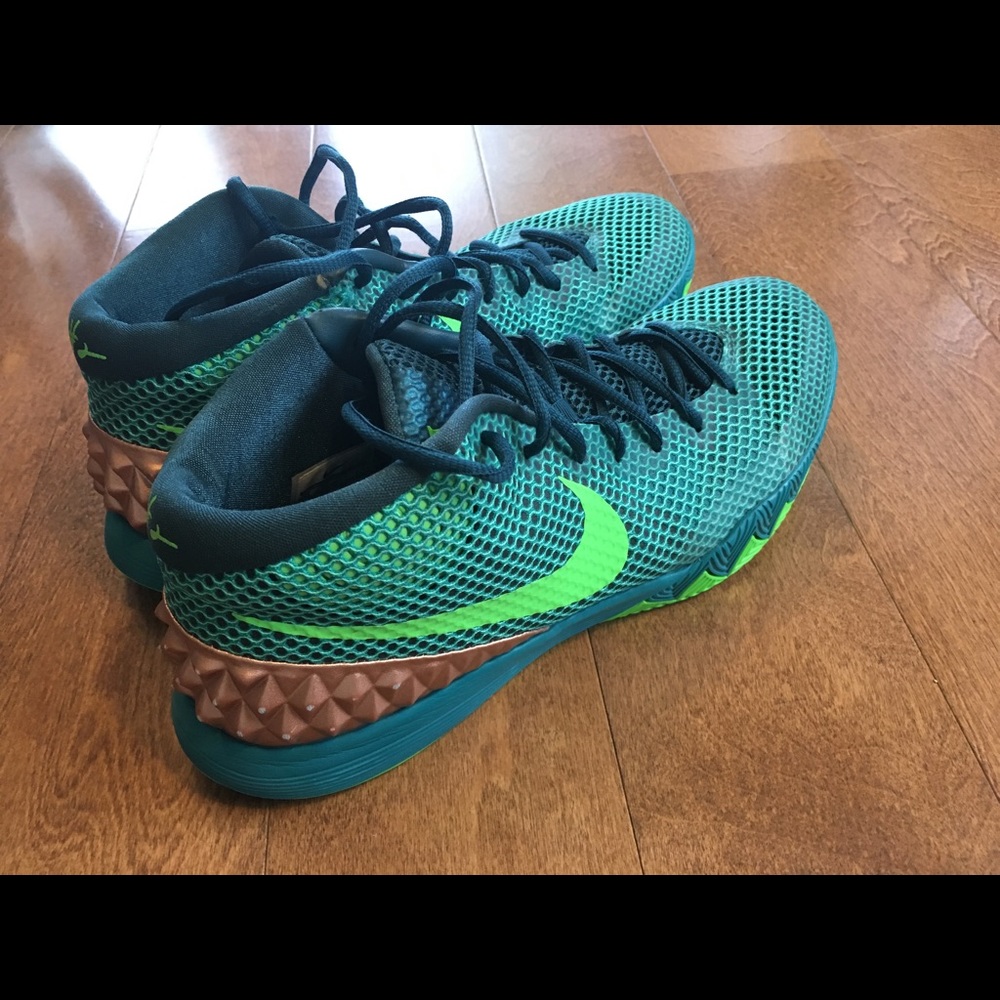 Nike Kyrie I Basketball Shoes