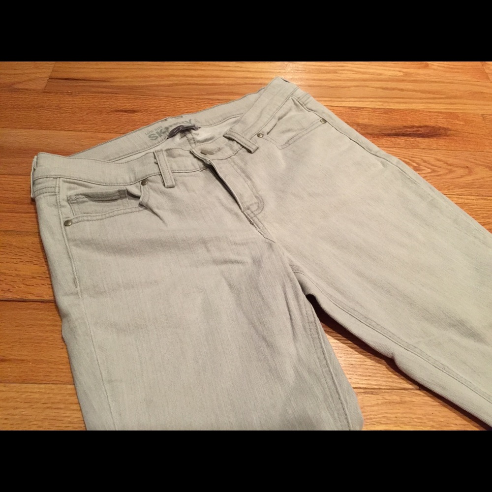 New York & Company low rise skinny capris