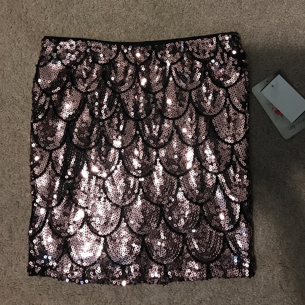 Fitted black and pink sequined skirt
