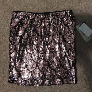 Fitted black and pink sequined skirt