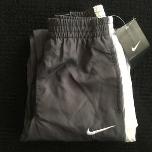 Boys Nike windbreaker sweats