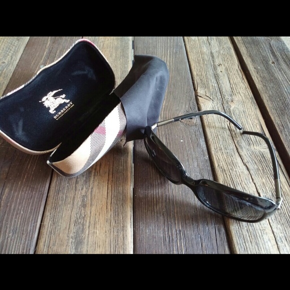 PRICE REDUCED!! Women\'s Burberry sunglasses main image 4