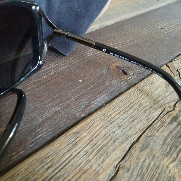 PRICE REDUCED!! Women\'s Burberry sunglasses main image 5