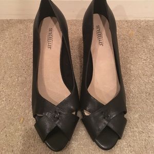 Cute black heels NWOB One day sale!