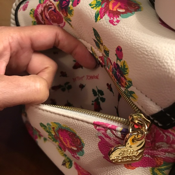 🌲 Betsey Johnson Retro Receiver Headset Crossbody - Picture 5 of 8