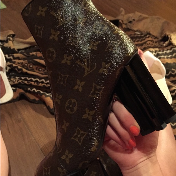 Louis Vuitton Limited Edition Runway - Picture 5 of 8