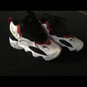 Boy's Nike tennis shoes