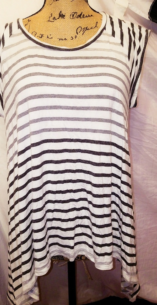 Adorable grey & White stripped shirt