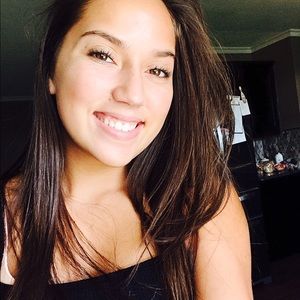 Meet your Posher, Mia