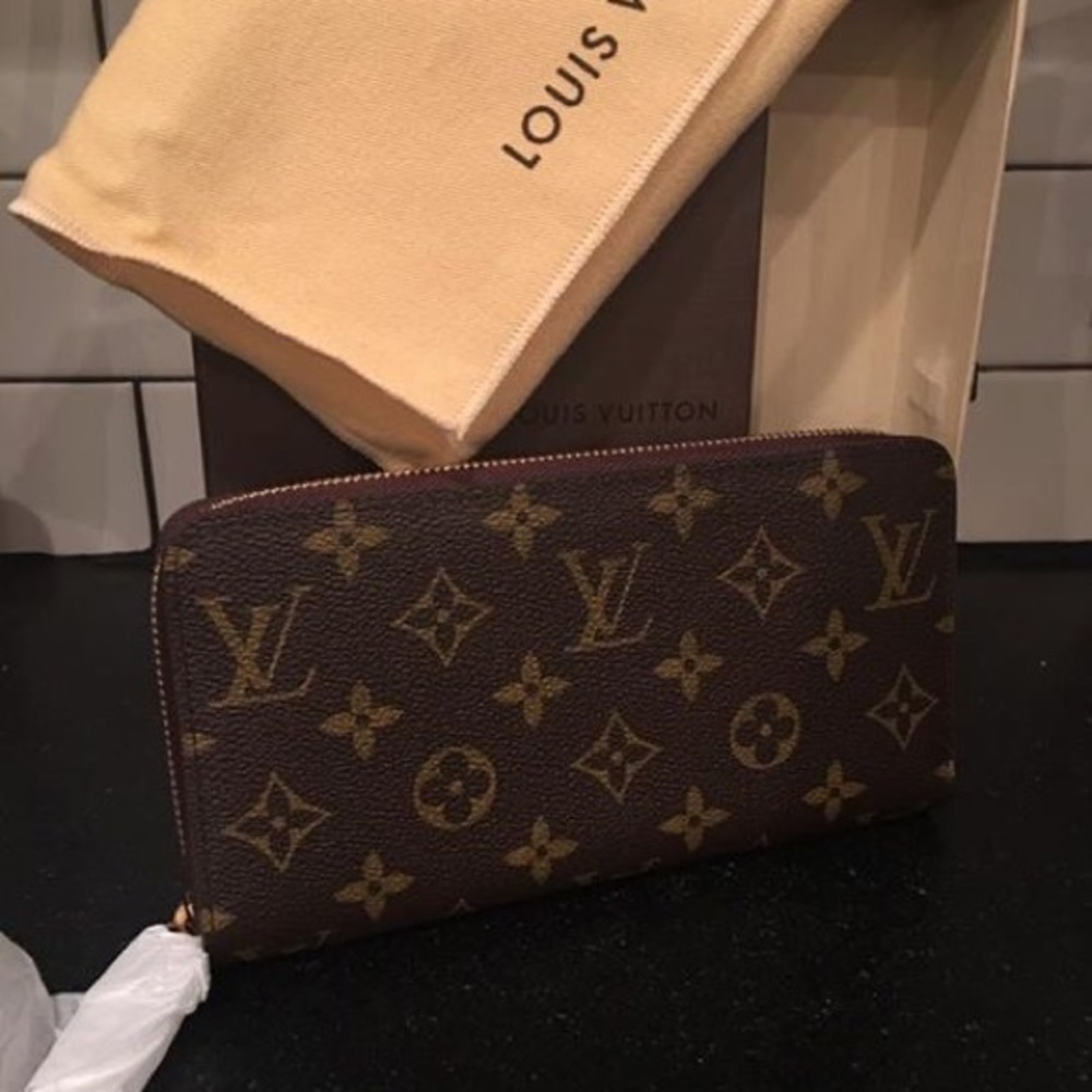 Louis Vuitton Zippy Wallet