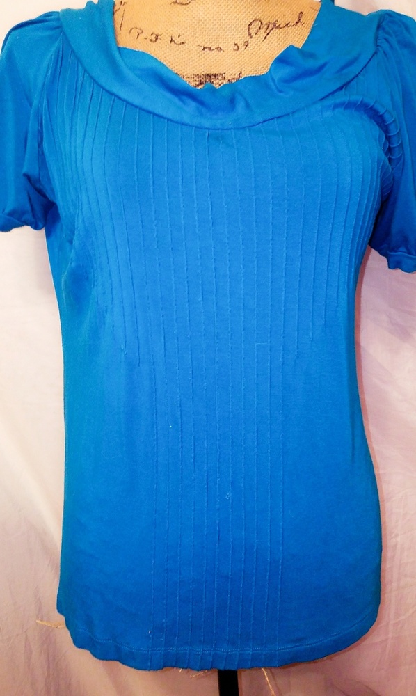 Super cute bright blue top