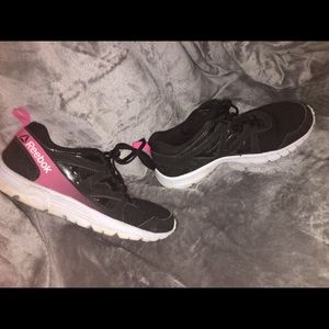 Tennis shoes