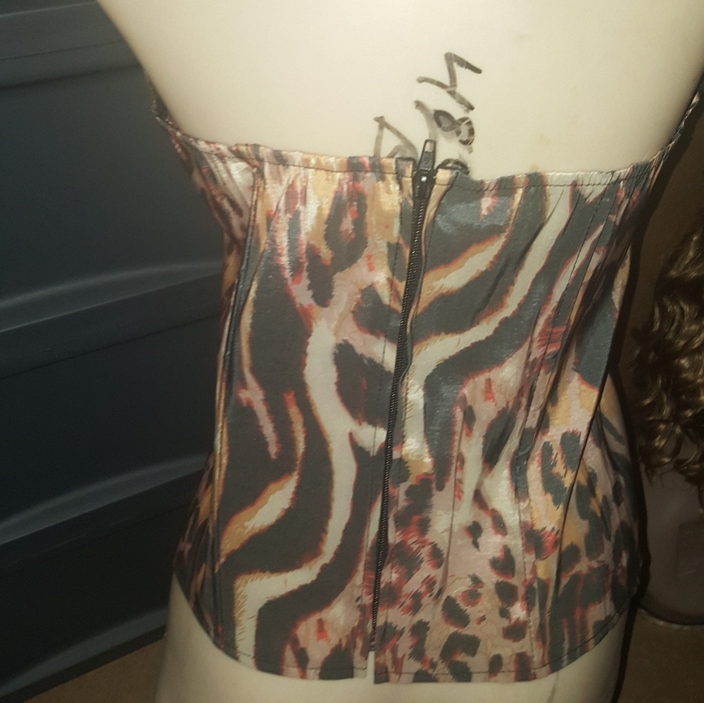 Top - Picture 2 of 4