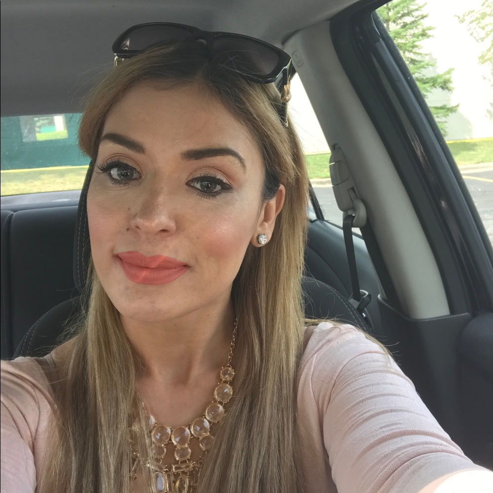 Meet your Posher, Paola