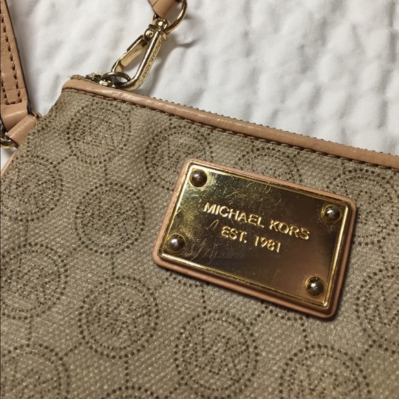 Michael Kors Wristlet - Picture 2 of 5
