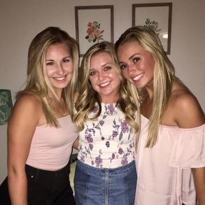 Meet your Posher, Caitlin