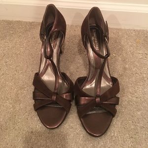 Like new brown suede heels