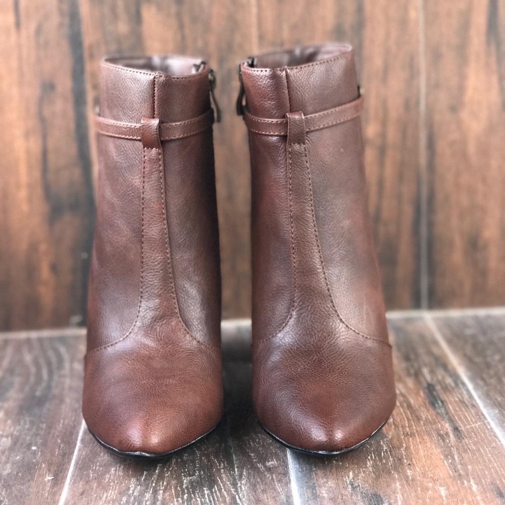 Chic Chunky Heel Brown Bootie - Picture 7 of 8