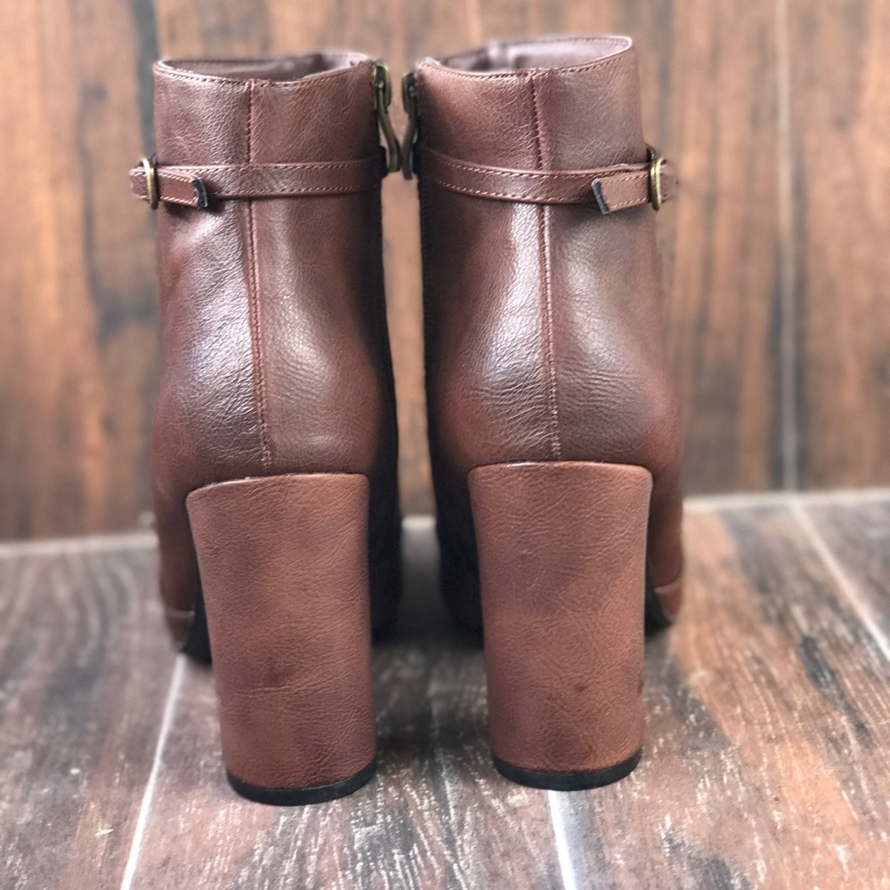 Chic Chunky Heel Brown Bootie - Picture 8 of 8