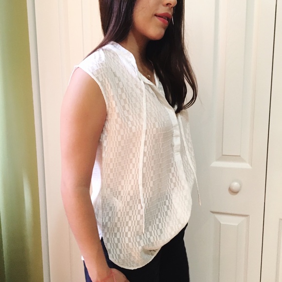 LOFT White Sleeveless Shell - Picture 4 of 4