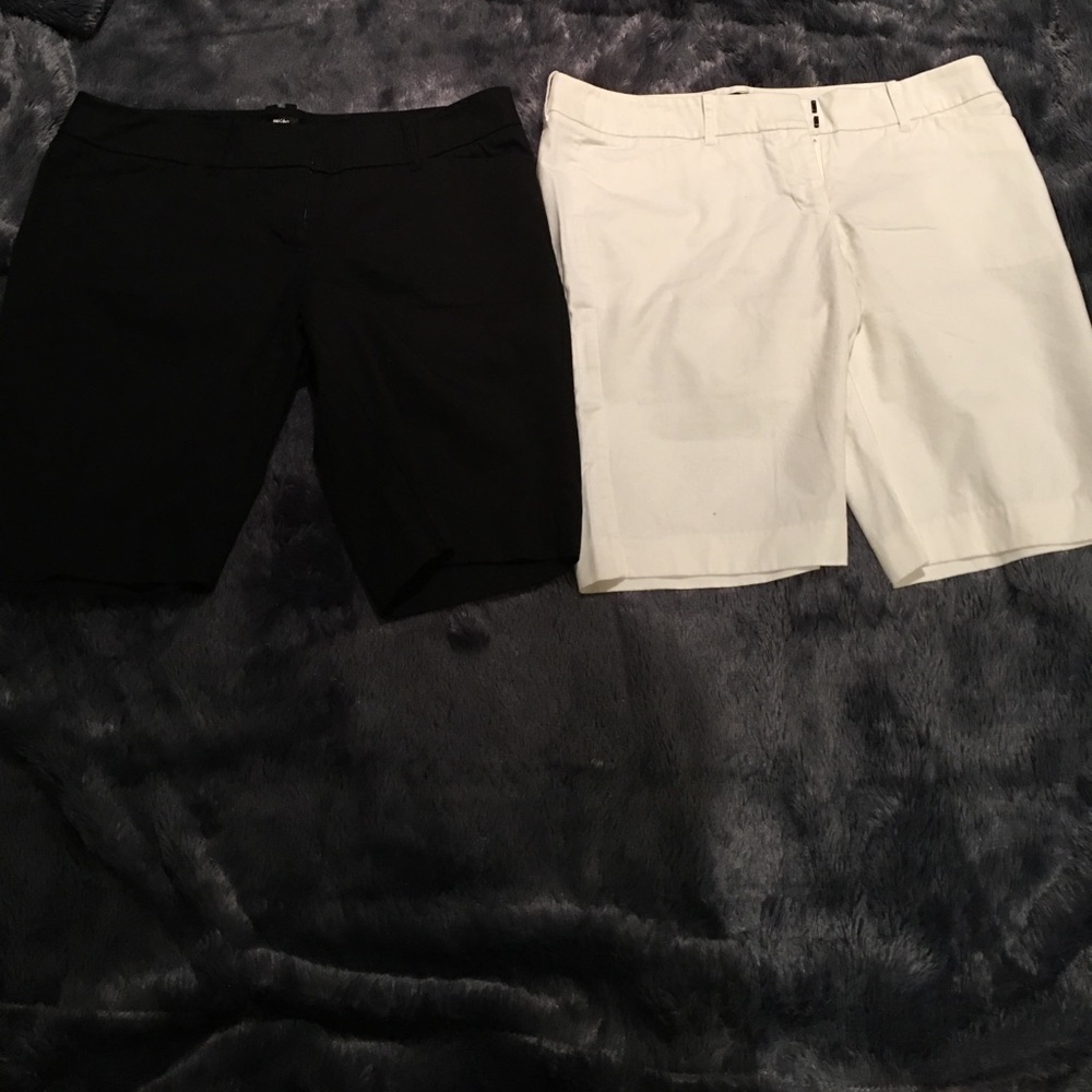 2 pairs of Bermuda shorts