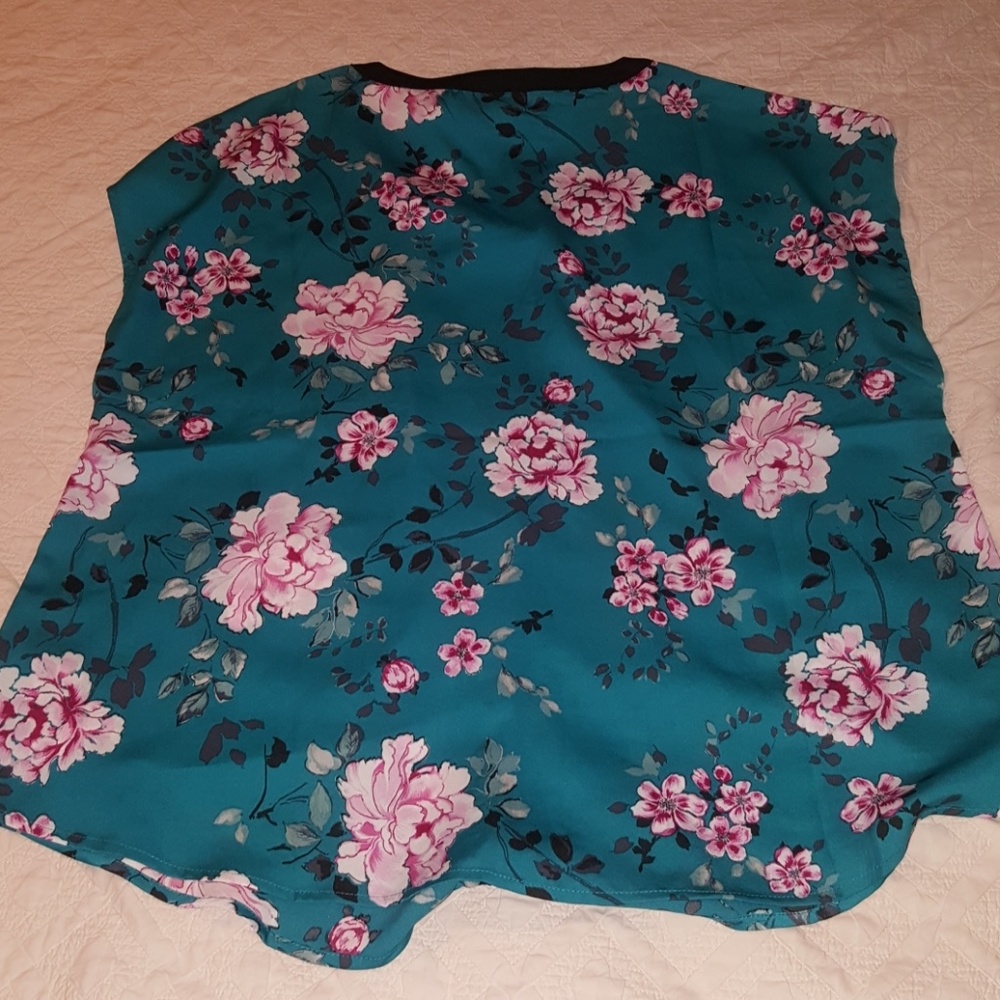 💲Torrid blouse BEAUTIFUL! - Picture 3 of 3