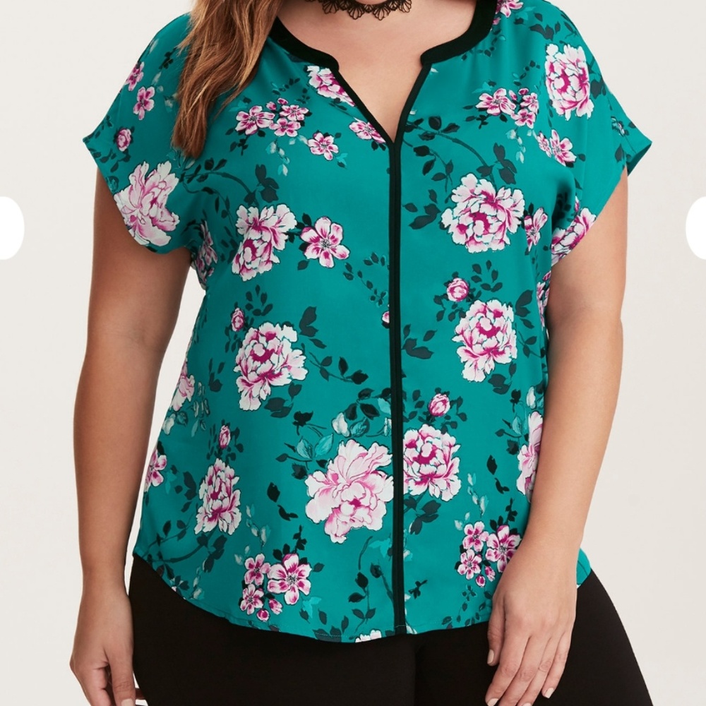 💲Torrid blouse BEAUTIFUL!