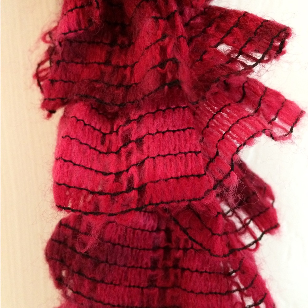 Red Ruffled Scarf - Picture 4 of 4