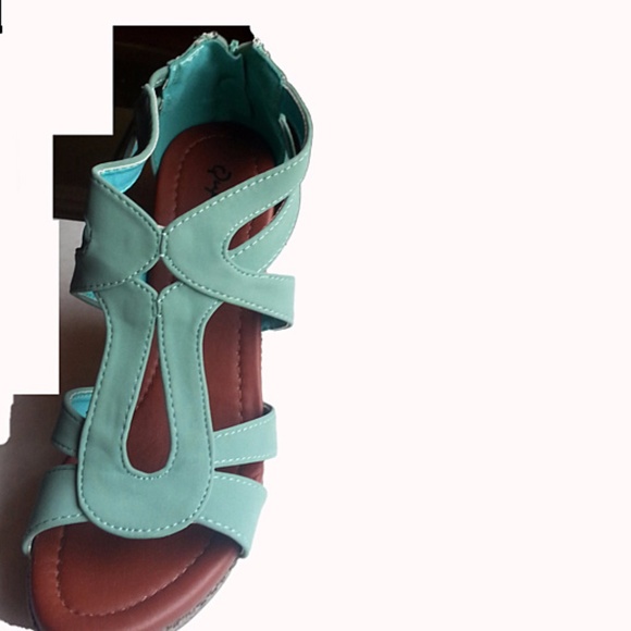 Kiss and Tell Lena Wedge - Picture 5 of 7