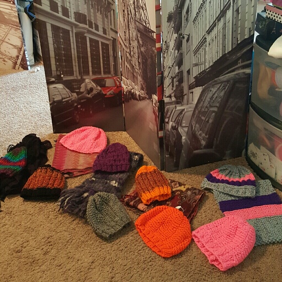 Knitting hats and  scarfs - Picture 2 of 3